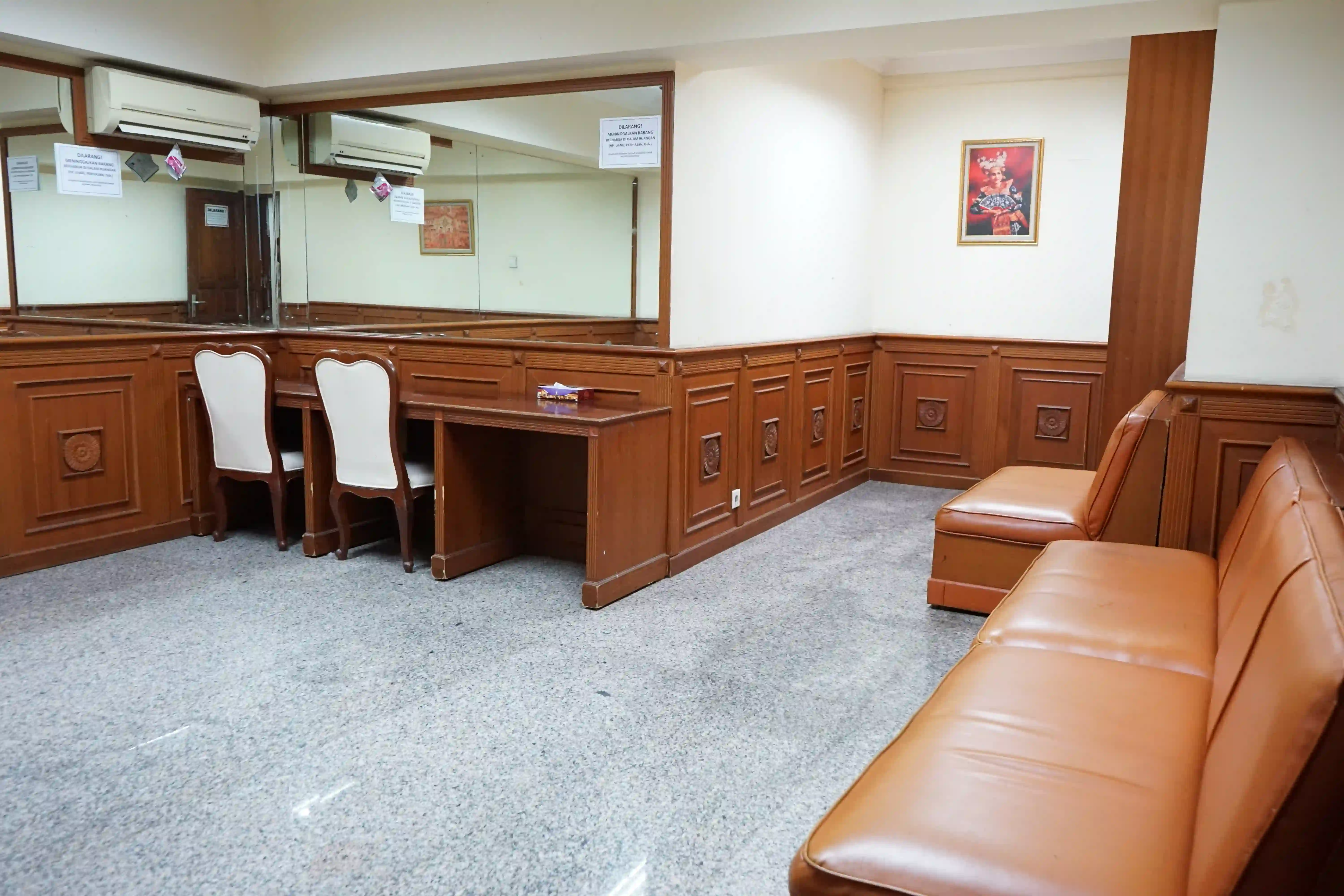 panti prajurit ruang rias basement pria
