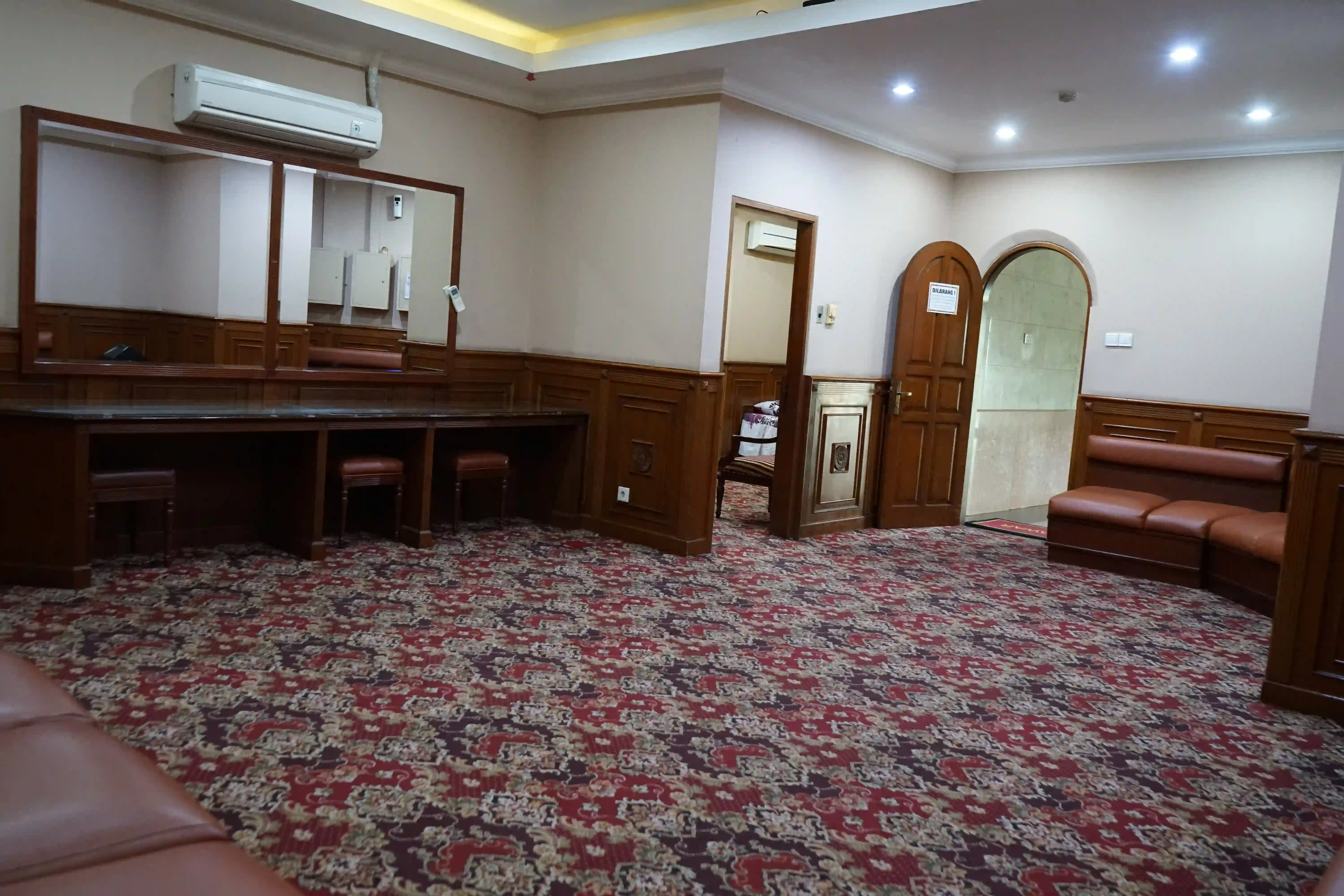 panti prajurit ruang rias mawar pengantin